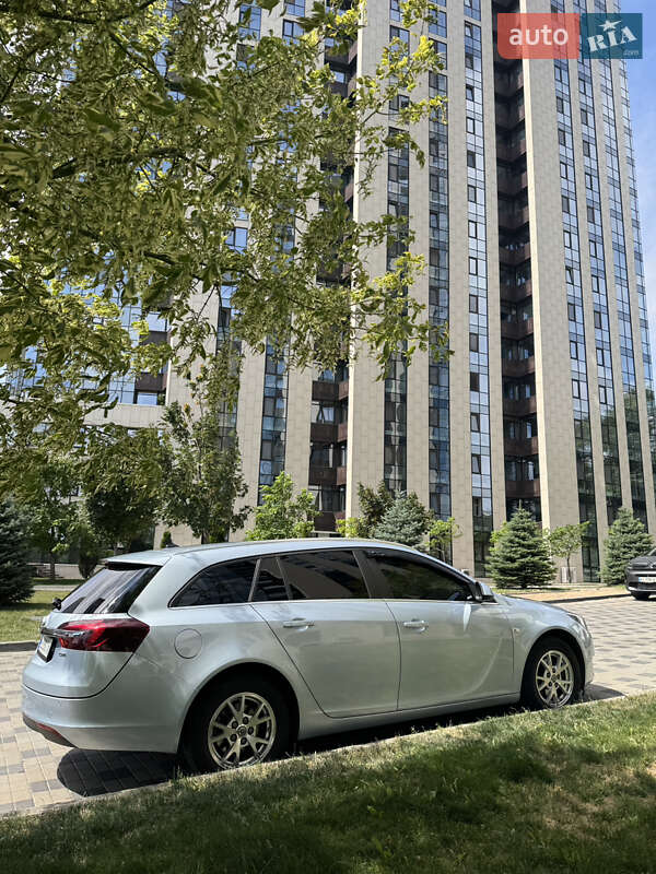 Універсал Opel Insignia 2015 в Дніпрі