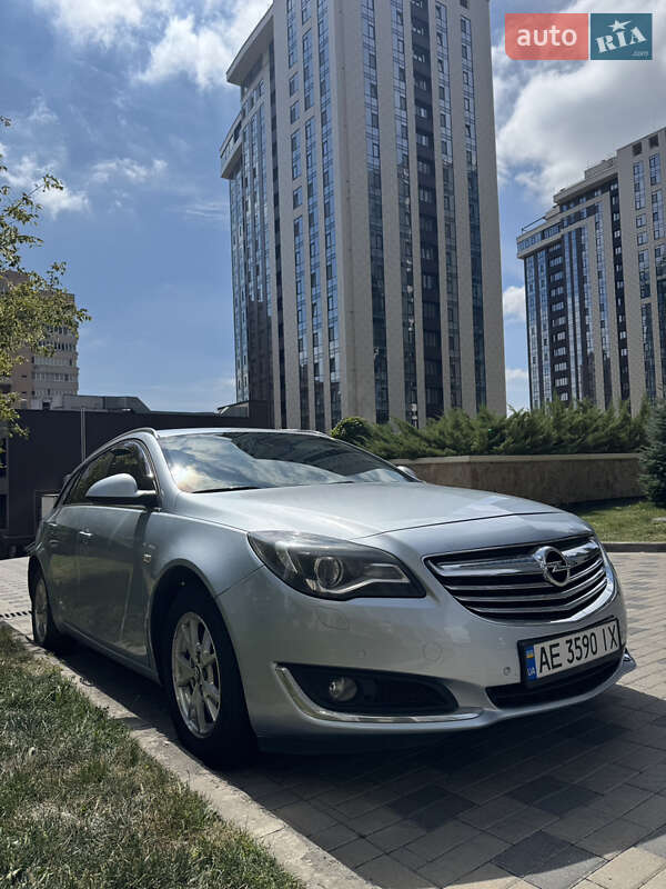 Універсал Opel Insignia 2015 в Дніпрі