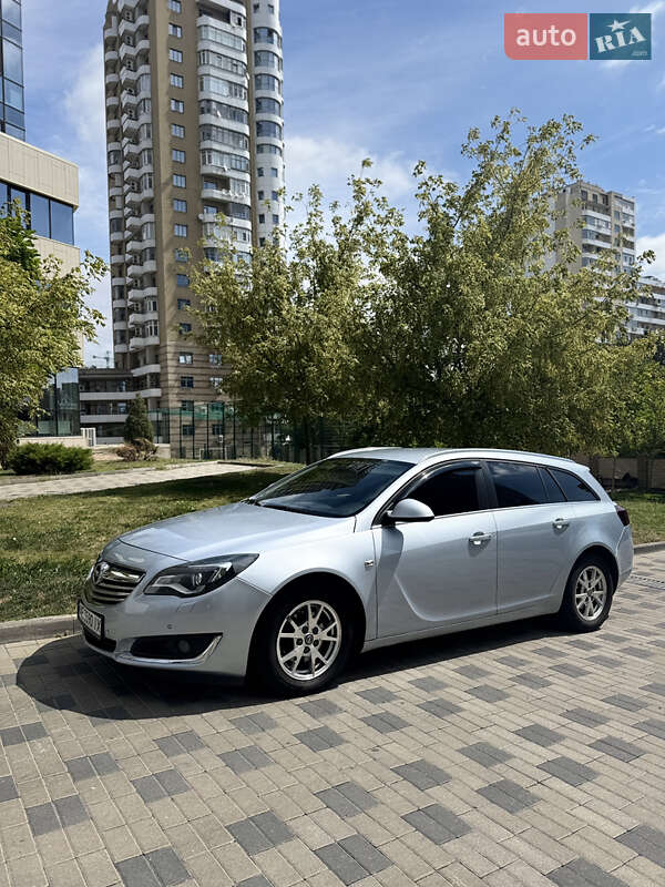 Універсал Opel Insignia 2015 в Дніпрі
