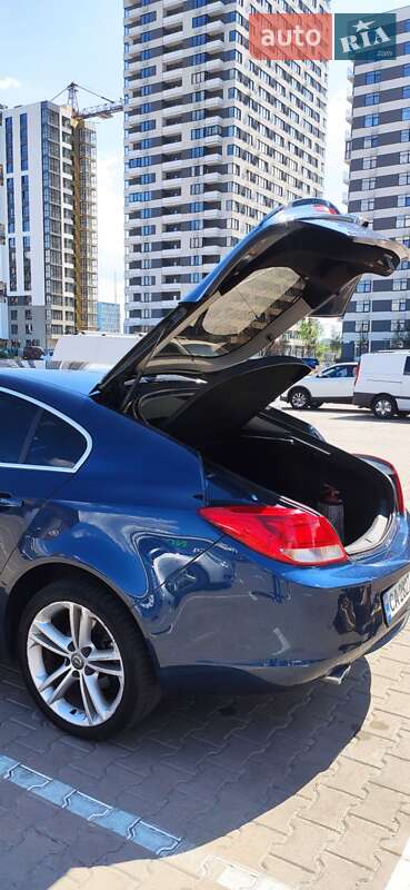 Седан Opel Insignia 2010 в Києві