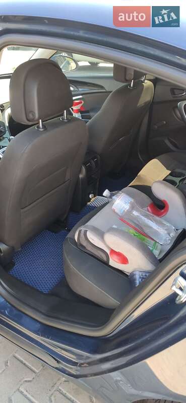 Седан Opel Insignia 2010 в Києві