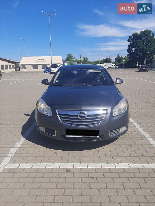 Ліфтбек Opel Insignia 2012 в Хусті