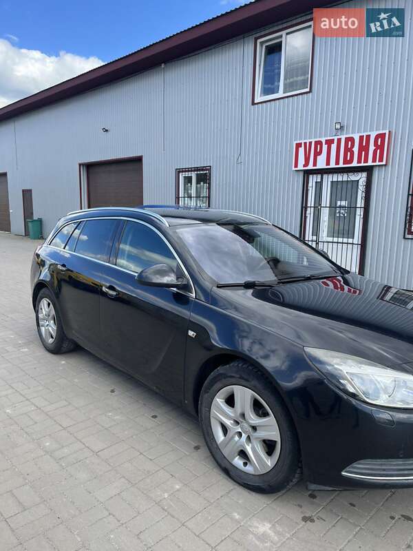 Универсал Opel Insignia 2010 в Березному