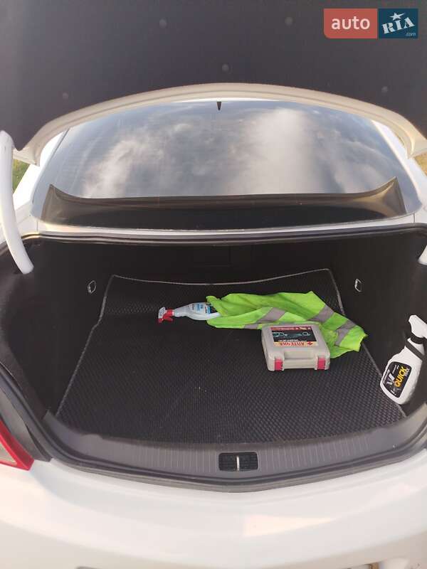 Седан Opel Insignia 2010 в Городке