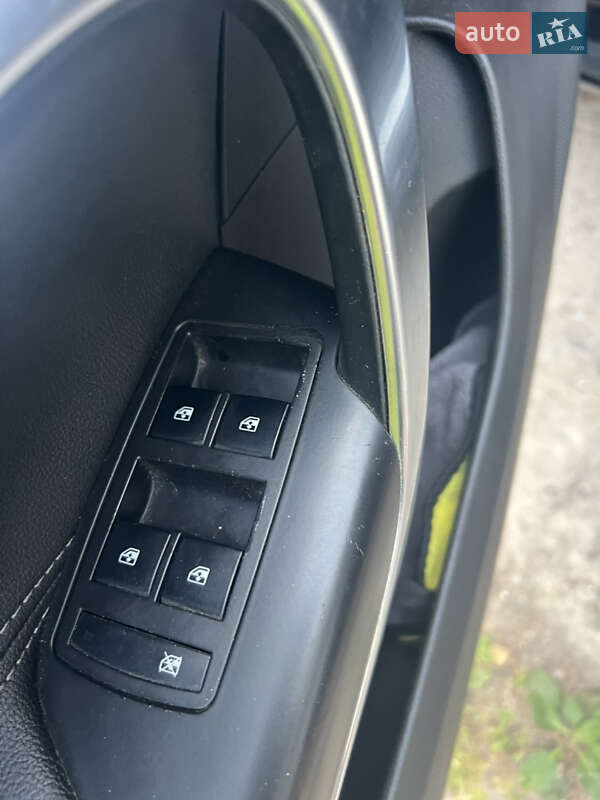 Седан Opel Insignia 2012 в Прилуках