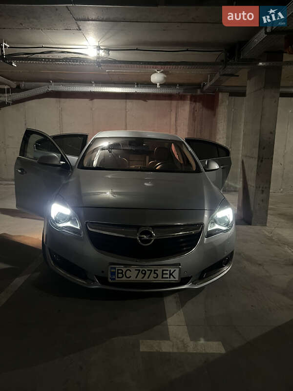 Седан Opel Insignia 2015 в Львові