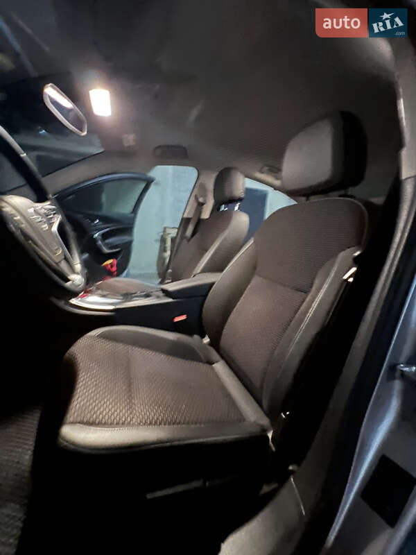 Седан Opel Insignia 2015 в Львові