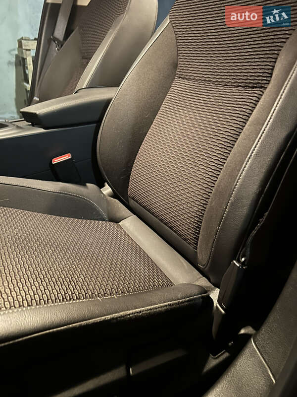 Седан Opel Insignia 2015 в Львові