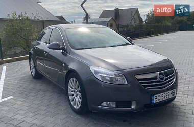 Седан Opel Insignia 2010 в 