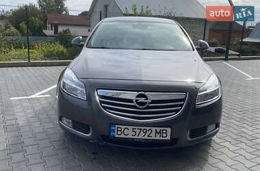 Седан Opel Insignia 2010 в 