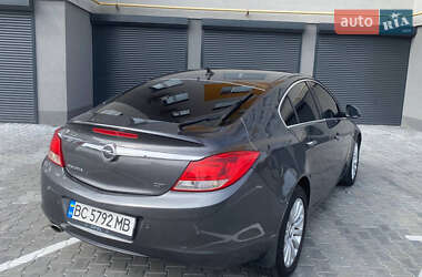 Седан Opel Insignia 2010 в 