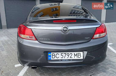 Седан Opel Insignia 2010 в 