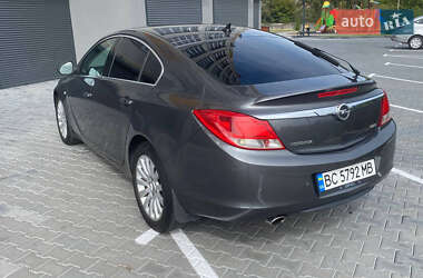 Седан Opel Insignia 2010 в 
