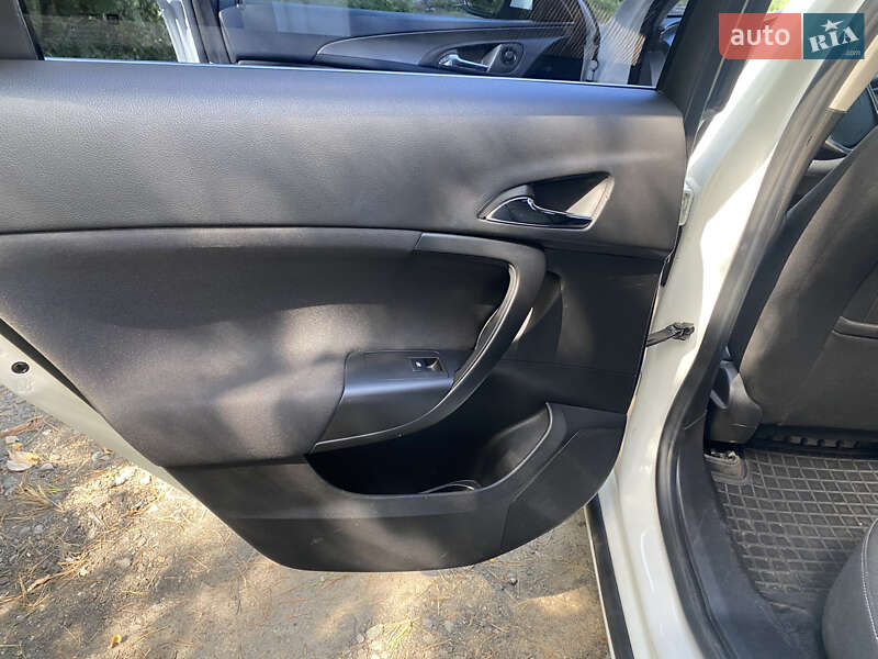 Универсал Opel Insignia 2013 в Киеве