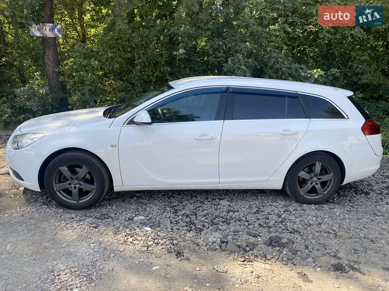 Универсал Opel Insignia 2013 в Киеве
