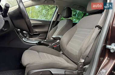 Универсал Opel Insignia 2011 в 