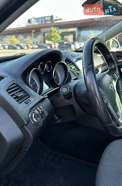 Универсал Opel Insignia 2010 в 