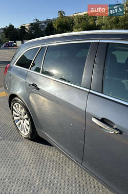 Универсал Opel Insignia 2010 в 