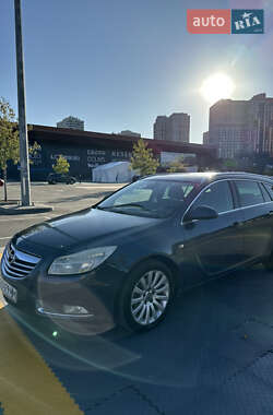 Универсал Opel Insignia 2010 в 