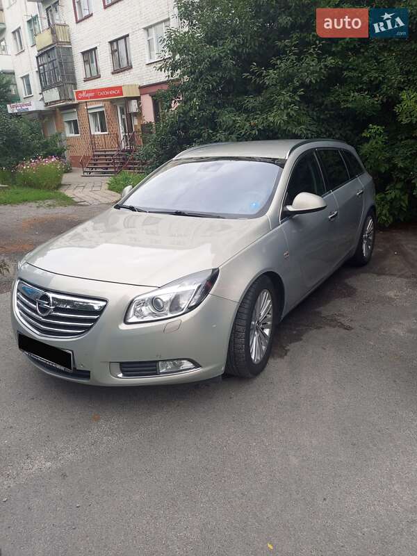 Универсал Opel Insignia 2011 в Звягеле