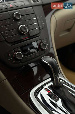 Универсал Opel Insignia 2010 в 