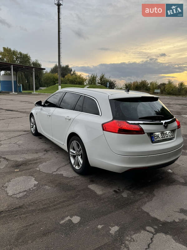 Универсал Opel Insignia 2011 в Ровно