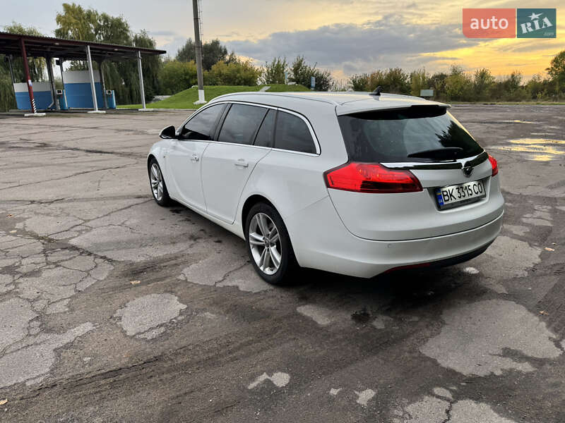 Универсал Opel Insignia 2011 в Ровно