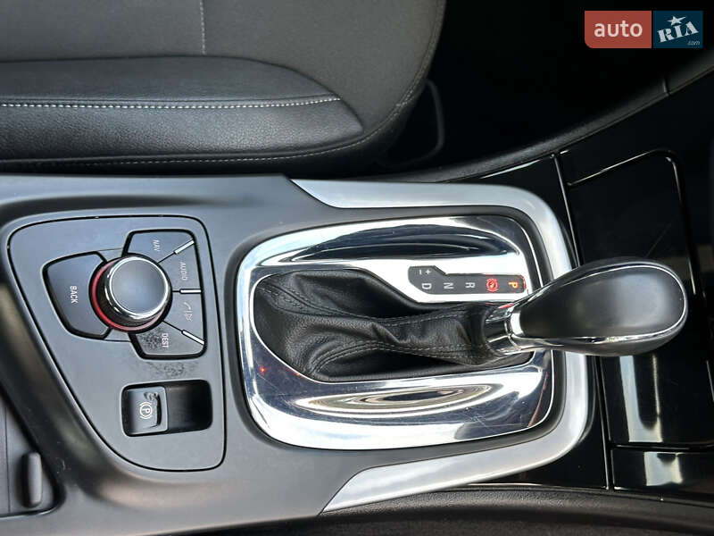 Седан Opel Insignia 2012 в Тернополе