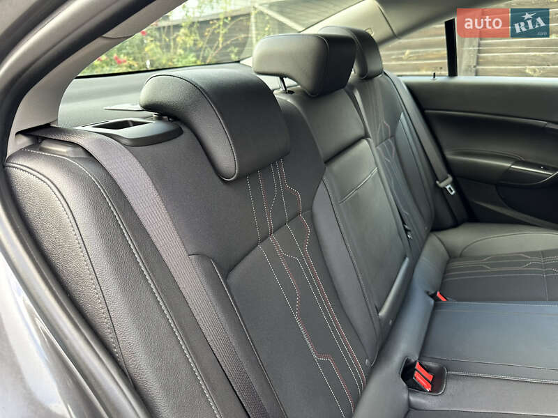 Седан Opel Insignia 2012 в Тернополе