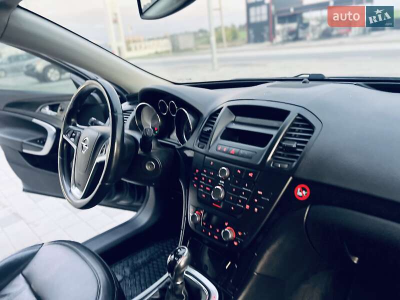 Універсал Opel Insignia 2010 в Тернополі