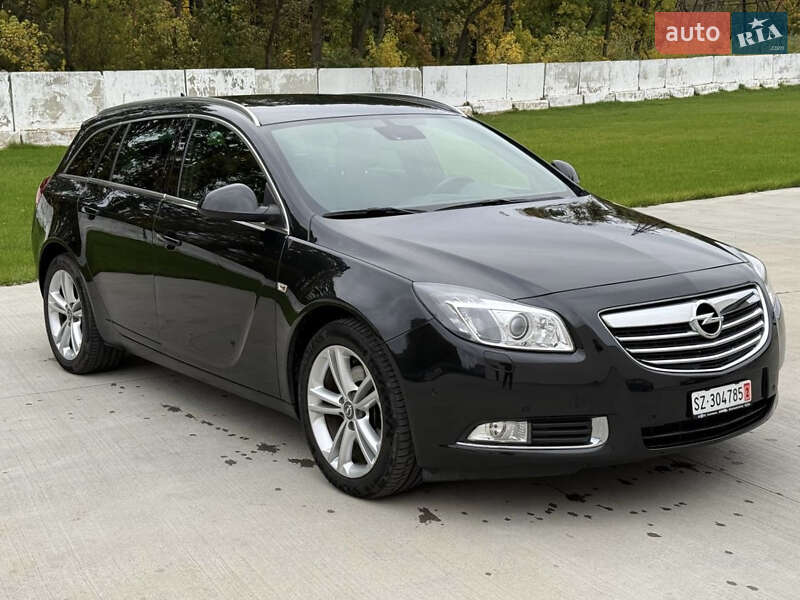 Универсал Opel Insignia 2012 в 
