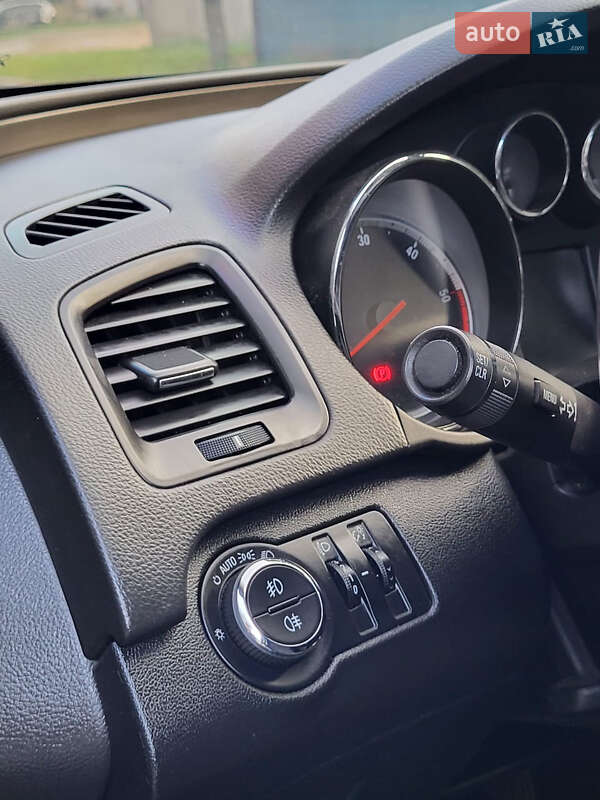 Универсал Opel Insignia 2010 в Чернигове