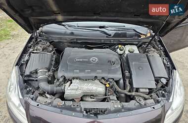 Универсал Opel Insignia 2013 в 