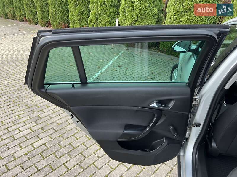 Универсал Opel Insignia 2011 в Львове