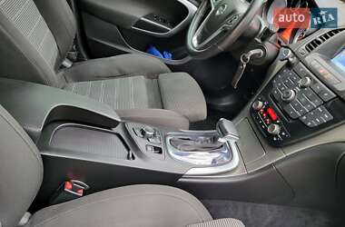 Универсал Opel Insignia 2012 в 