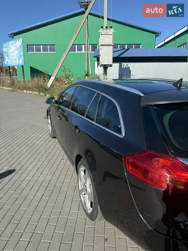 Універсал Opel Insignia 2011 в Чернівцях