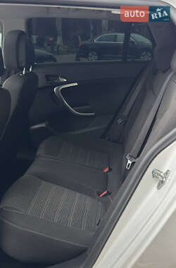 Универсал Opel Insignia 2010 в 