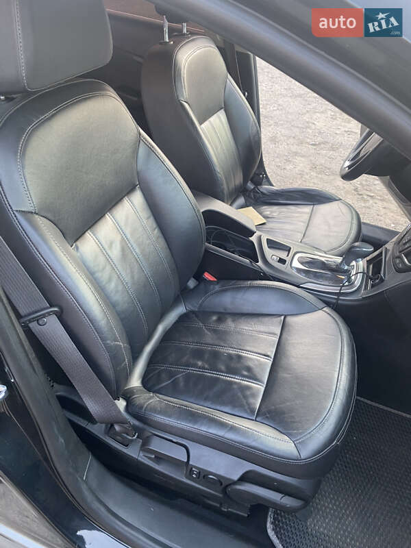 Седан Opel Insignia 2016 в Луцке