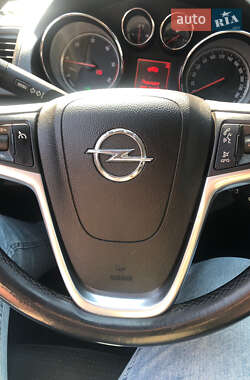Лифтбек Opel Insignia 2011 в Киеве