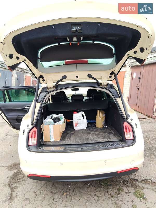 Универсал Opel Insignia 2011 в Чернигове