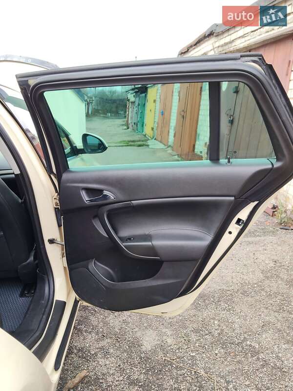 Универсал Opel Insignia 2011 в Чернигове