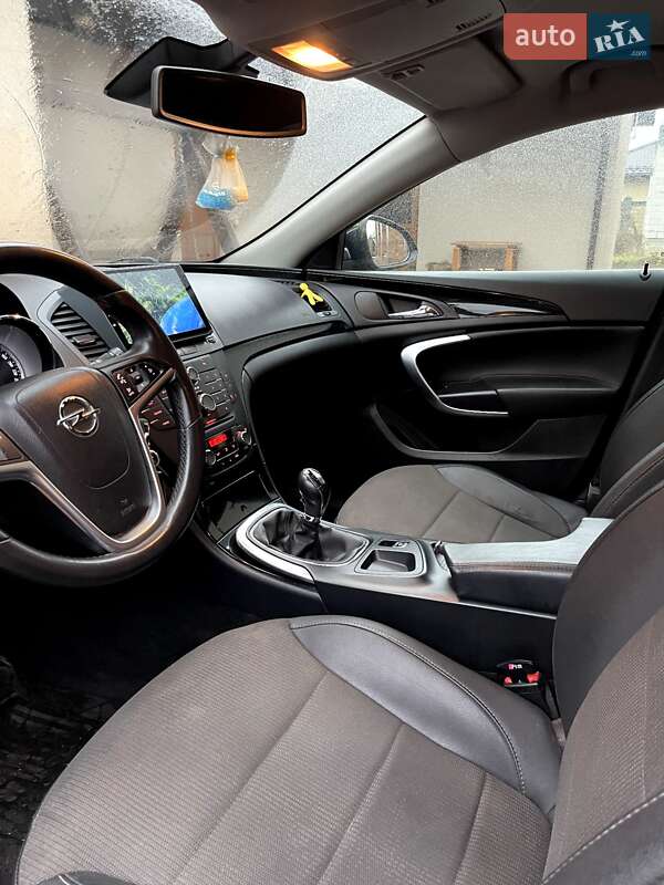 Седан Opel Insignia 2009 в Ровно