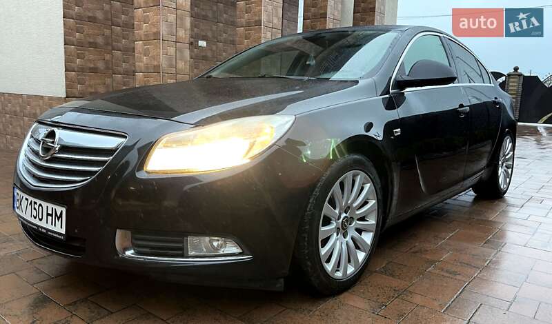 Седан Opel Insignia 2009 в Ровно