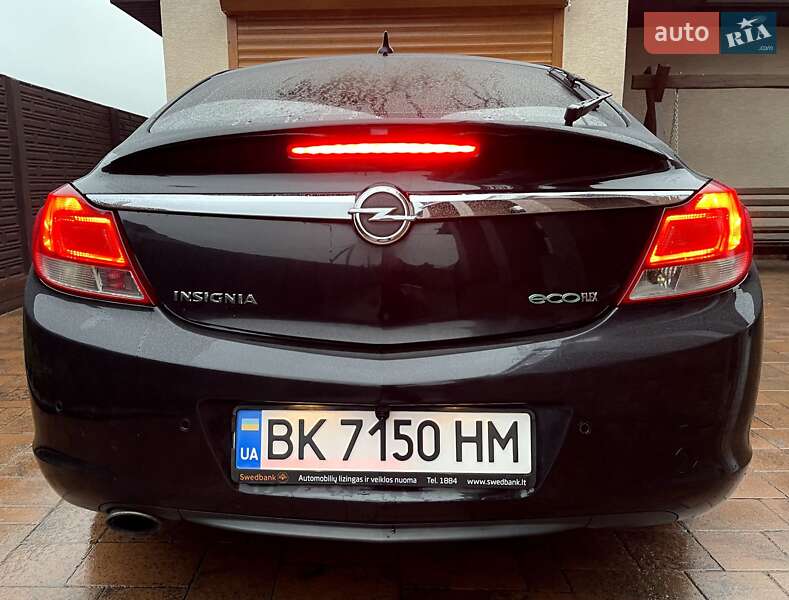 Седан Opel Insignia 2009 в Ровно