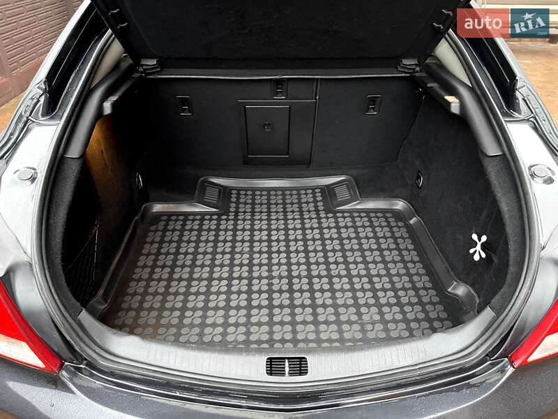 Седан Opel Insignia 2009 в Ровно