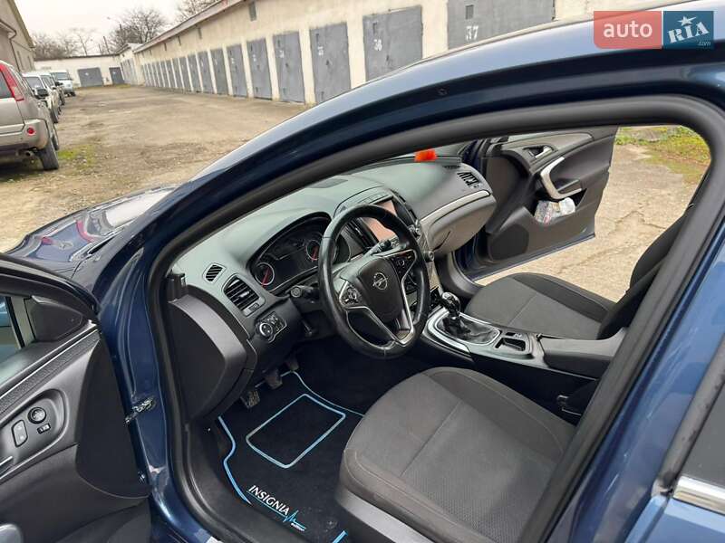 Седан Opel Insignia 2015 в Івано-Франківську