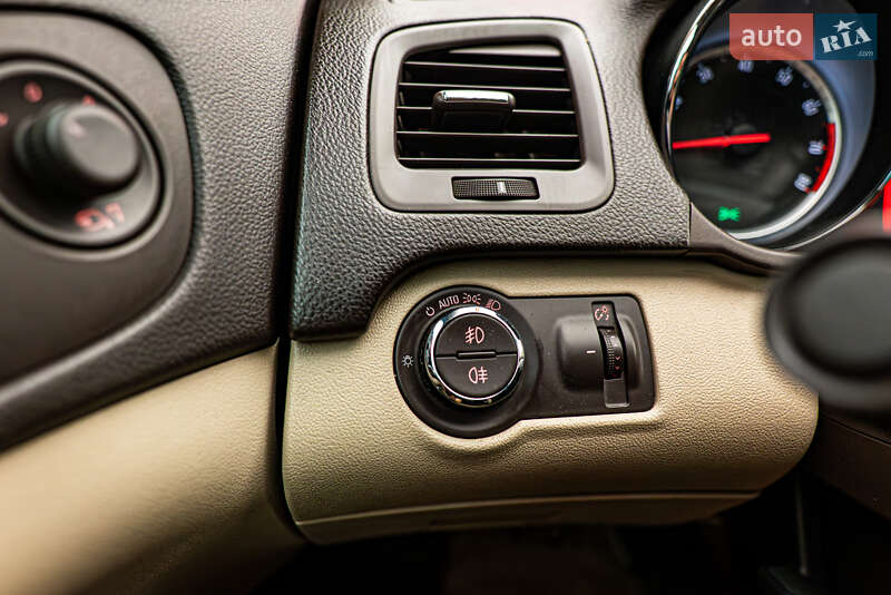 Седан Opel Insignia 2013 в Киеве