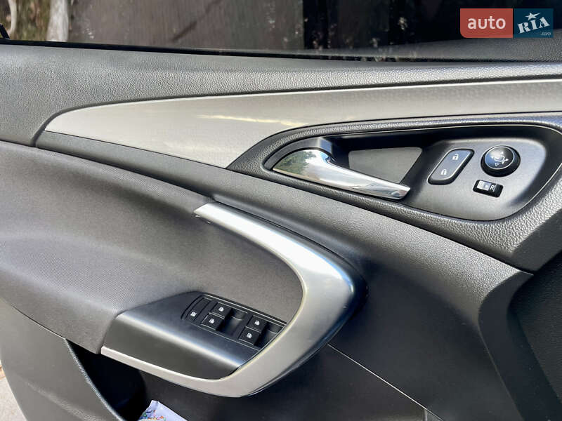 Универсал Opel Insignia 2015 в Остроге
