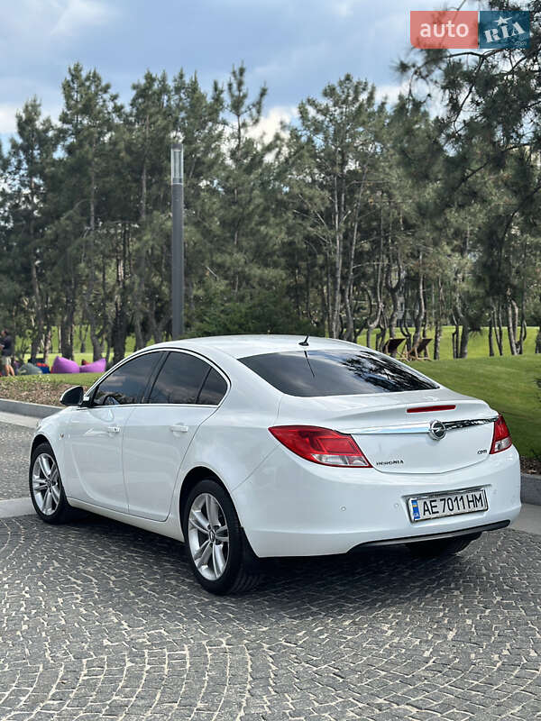 Седан Opel Insignia 2013 в Дніпрі