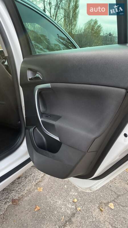 Универсал Opel Insignia 2012 в Киеве